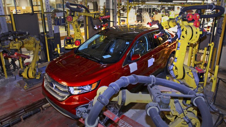 Vidhen 14 modele Edge të Fordit në fabrikën e Kanadës – vlera e dëmit arrin mbi 465 mijë dollarë
