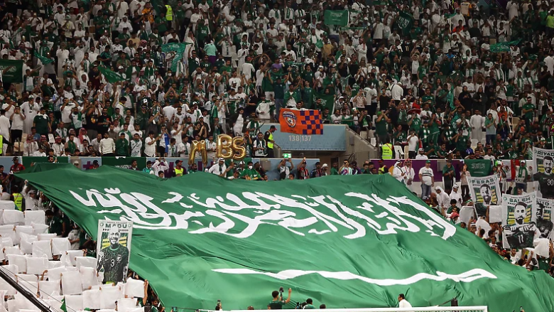 Tifozët arabë kanë humbur arsyen, vazhdojnë t’i fyejnë legjendat e futbollit – ndodhi edhe mbrëmë