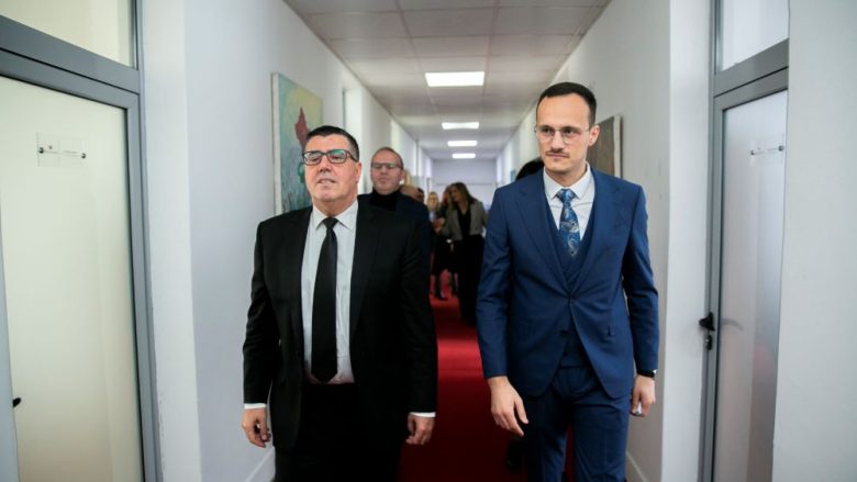 “Qeverisje e lloçit, mykut e mashtrimit”- Haziri vazhdon me kritika ndaj kryetarit të Gjilanit