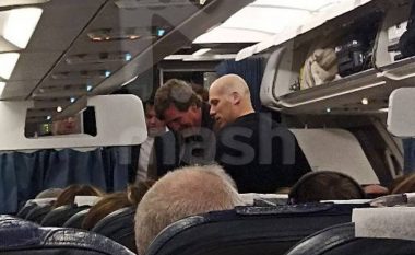 Pas intervistimit të Putinit, gazetari amerikan Tucker Carlson po rikthehet në shtëpi përmes linjës ajrore Moskë-Beograd