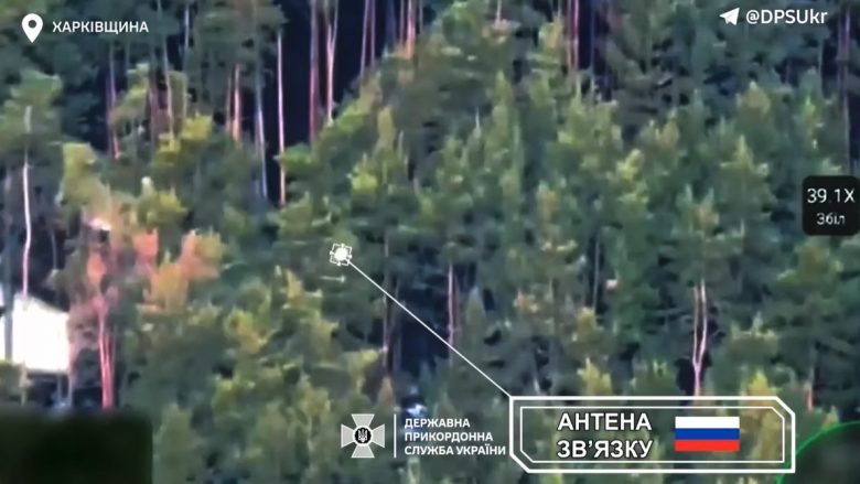 Droni kamikaz i ukrainasve hedhë në erë antenën e komunikimit të rusëve, që e kishin kamufluar në zonë malore