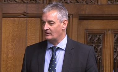 Gjatë një takimi bëri komente “të papranueshme” për Izraelin, politikani britanik suspendohet nga partia