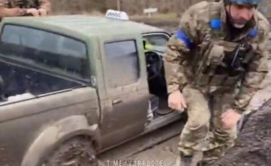 Të reshurat dhe balta ua vështirësojnë punën ukrainasve në Avdiivka – detyrohen në këmbë t’ia mësyjnë pozicioneve ruse