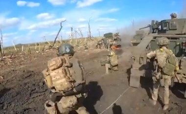 Një prej betejave “më të ashpra”, ukrainasit e mbështetur nga vullnetarët amerikanë, britanikë – kanadezë e australianë eliminojnë 22 ushtarë rusë