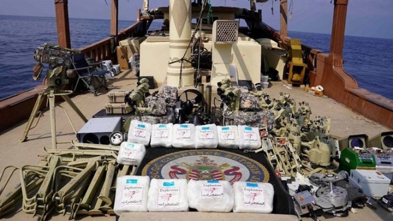 Amerikanët publikojnë fotografitë: Kemi kapur anijen me plot armë iraniane, po u dërgoheshin militantëve të Huthi