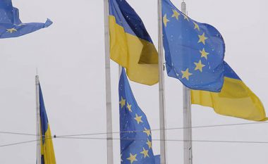Udhëheqësit e BE-së zhbllokojnë paketën prej 50 miliardë eurosh për Ukrainën
