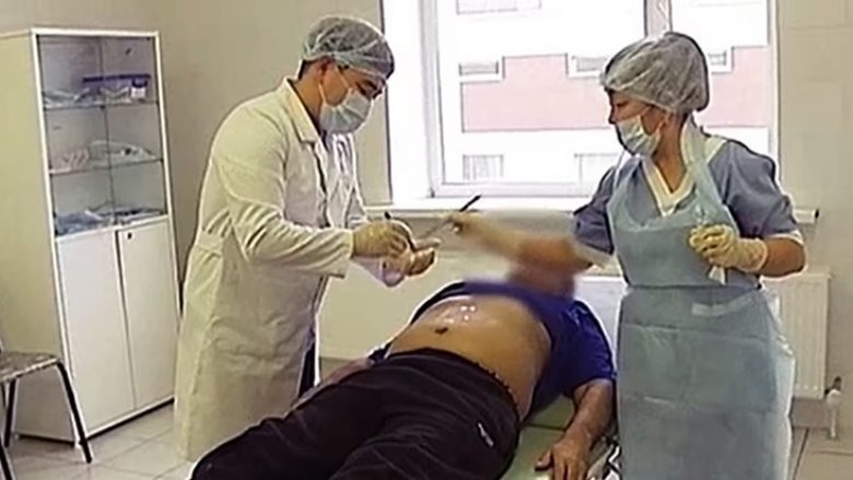 Sipas ligjit të ri, Kazakistani mund të ua heq pedofilëve organet gjenitale me ndërhyrje kirurgjike: Ata nuk janë njerëz