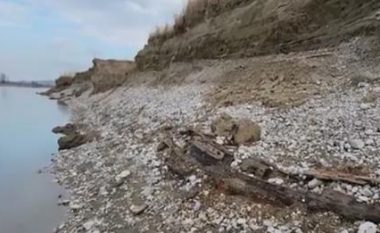 Gjendet varkë e vjetër në brigjet e Lumit  Vjosë, pritet vlerësimi i arkeologëve