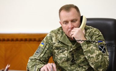 Zelensky po vazhdon me shkarkime në ushtri – largon shefin e Shtabit të Përgjithshëm