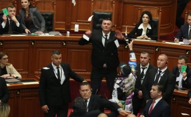 Miell, vezë dhe para, seanca e Kuvendit të Shqipërisë përmes fotove