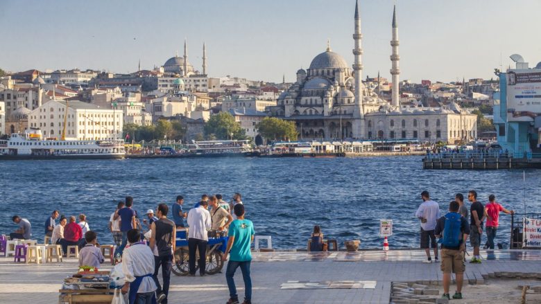 Stambolli thuhet se ka më shumë banorë se cilido nga 131 shtete të botës