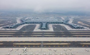“Për herë të parë në Evropë”: Aeroporti i Stambollit do të lejojë që tre aeroplanë të ulen dhe të ngrihen njëkohësisht