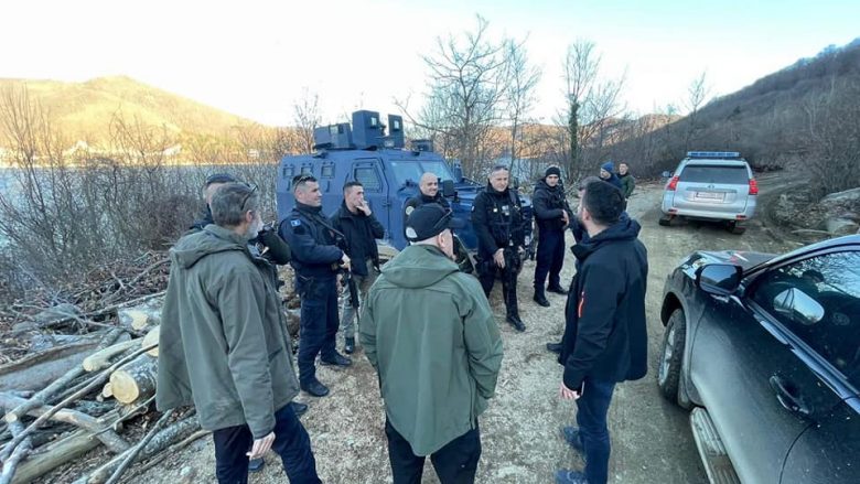 Pas paralajmërimit për kontrabandë të mallrave, krerë të policisë e ministra vizitojnë zonat kufitare në veri