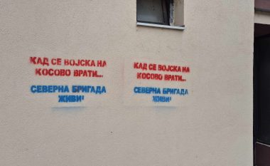 “Kur të kthehet ushtria në Kosovë, Brigada e Veriut jeton” – shfaqen grafite të reja në veri të Mitrovicës
