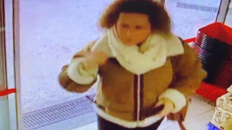 Policia publikon fotografinë e një gruaje në Prishtinë, dyshohet për shpërdorim të pasurisë së huaj