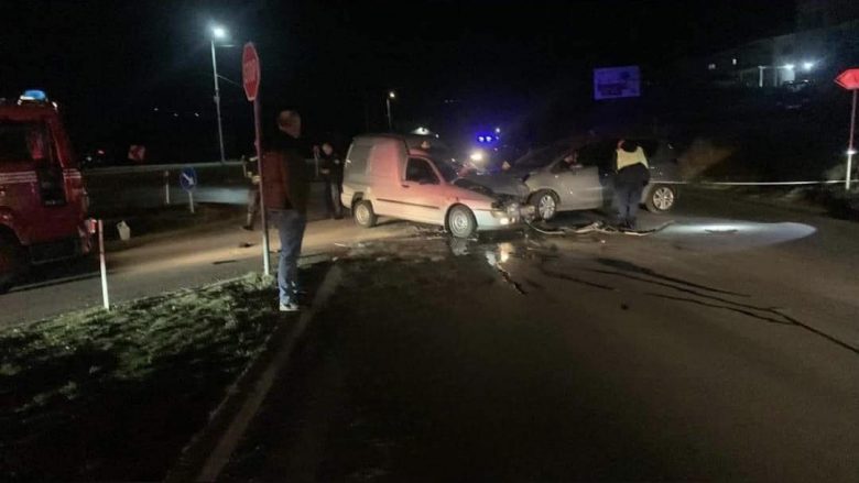 Tre të lënduar në një aksident në hyrje të Mitrovicës