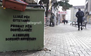 “Llugë për qytetarët”, “A i kryjte borxhet kryetar?”, në Prishtinë vendosen mbishkrime kundër Përparim Ramës