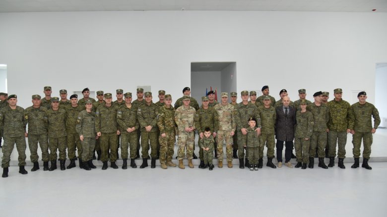 Diplomon gjenerata e parë e kursit të rreshter majorëve të FSK-së
