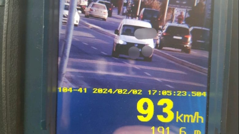 ​Ngasësi gjobitet 500 euro për tejkalim të shpejtësisë në rrugën Mitrovicë-Prishtinë