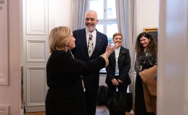 Rama takohet me Hillary Clinton: Me miken e madhe të Shqipërisë dhe Kosovës