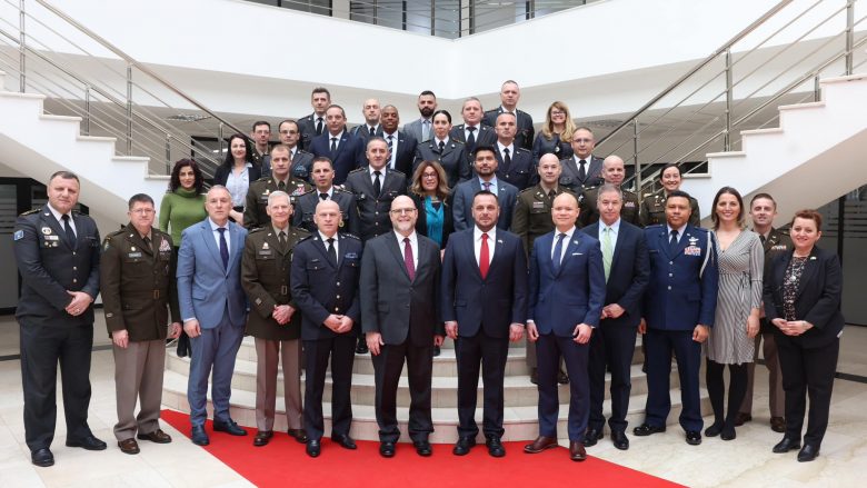 Maqedonci takon delegacionin e Departamentit të Mbrojtjes së SHBA-së: Zhvilluam konsultime bilaterale