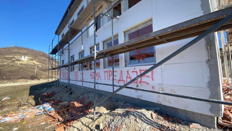 Shtëpitë e shqiptarëve që po ndërtohen në veri target i vandalizmit