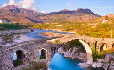 Media spanjolle “La Vanguardia”: Vizitoni Shqipërinë, vendin e bukur mes Ballkanit dhe Adriatikut