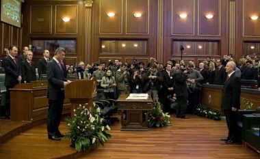 Prapaskenat e seancës së jashtëzakonshme të shpalljes së Pavarësisë së Kosovës