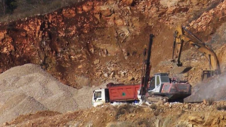 Punëtori i gurores shtypet për vdekje nga kamioni i tonazhit të rëndë në punë