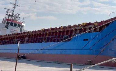 Anija tregtare shqiptare pëson defekt në Ksamil