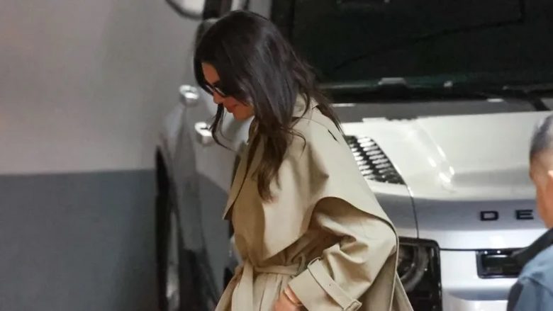 Kendall Jenner me pallton më të bukur për adhuruesit e stilit minimalist
