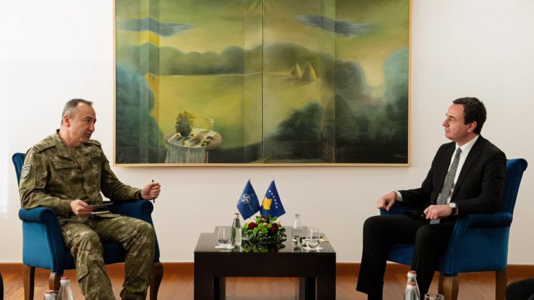 Kurti e komandanti i KFOR-it diskutojnë për sigurinë në Kosovë