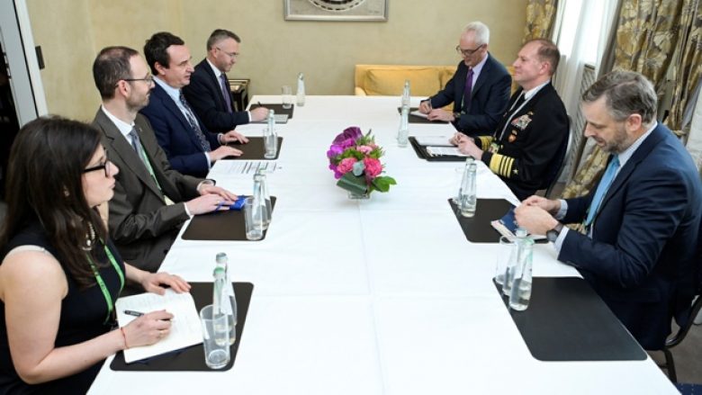 Kurti takon admiralin e NATO-s, Munsch, diskutuan  për sigurinë e kufirit Kosovë-Serbi