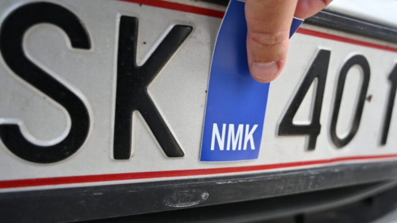 MPB: Është ndryshuar rregullorja për ngjitëset “NMK” në automjete, është shtyrë afati deri më 31 dhjetor 2024