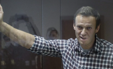 Rusët abuzuan me trupin e pajetë të Navalnyt