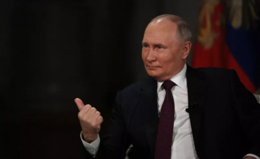 Huqja e Putinit gjatë intervistës që nuk iu shpëtoi medieve të huaja, bëri një pretendim të rremë për babanë e Zelenskyt