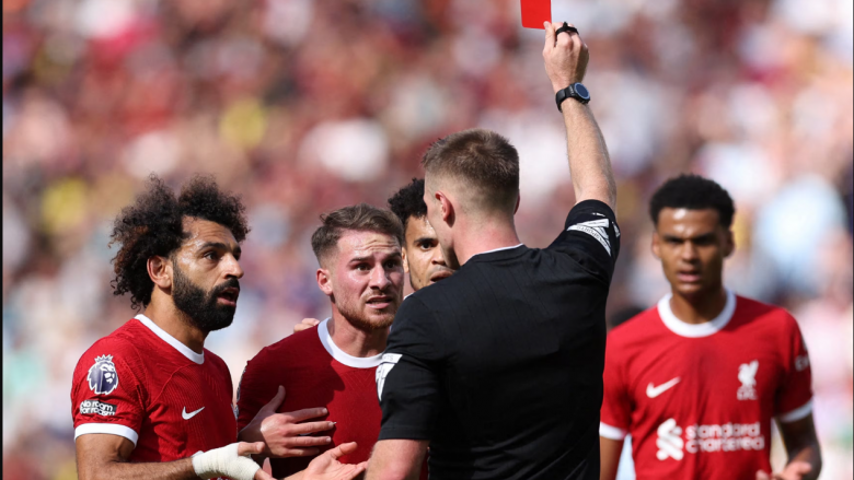 Një rregull i ri në futboll, do të ketë karton të kuq të përkohshëm dhe do të zbatohet fillimisht në Angli