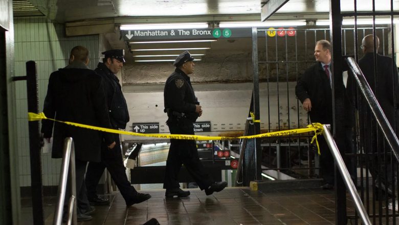 Një i vdekur dhe pesë të plagosur pas të shtënave me armë në një platformë metroje në Bronx, New York