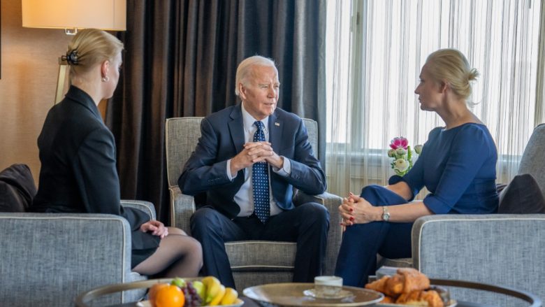 Biden takohet me gruan dhe vajzën e Navalnyt – paralajmëron sanksione të ashpra kundër Rusisë