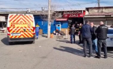 Një person i armatosur vret katër njerëz në Gjeorgji – publikohen pamjet nga tregu i quajtur “Stamboll”
