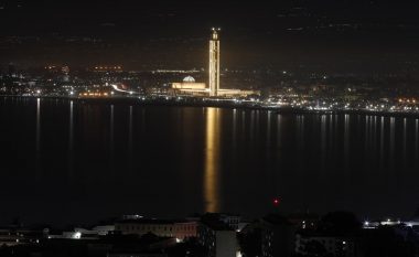 Kushtoi mbi 800 milionë euro, mund të luten 120 mijë njerëz – në Algjeri inaugurohet xhamia e tretë më e madhe në botë