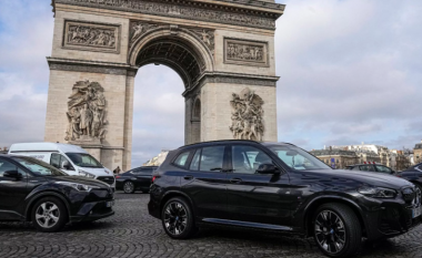 Parisi voton për trefishimin e tarifave të parkimit për disa vetura SUV