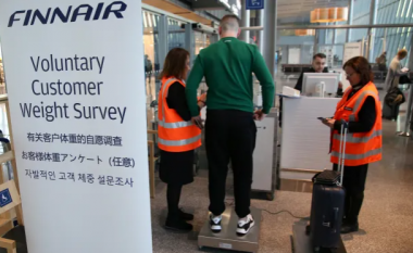 Linja ajrore akuzohet për bullizim të pasagjerëve – mat peshën e tyre para nisjes së fluturimit