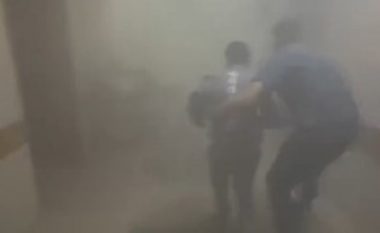 Brenda spitalit Nasser në Gaza ku forcat izraelite kryen një sulm – dëshmitarët përshkruajnë panikun e krijuar