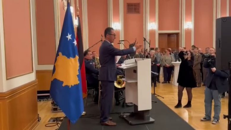 “Rroftë Pavarësia e Kosovës”, ministri gjerman Ozdemir uron në shqip në pritjen e organizuar nga Ambasada e Kosovës në Gjermani