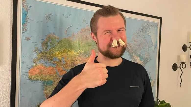 Danezi shënon rekord botëror për numrin më të madh të fijeve të çibritit të vendosura në hundë