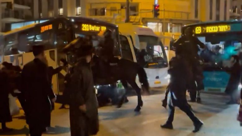 Protestuesit ultra-ortodoksë përleshen me policinë në Jerusalem