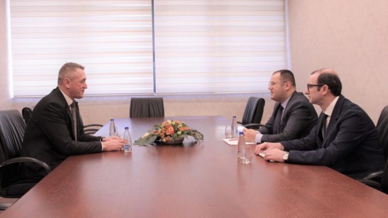 Ndalimi i dinarit serb, Ismaili takon ministrin Rashiq: Vetëm në katër komunat veriore operojnë katër degë bankare