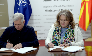 Petrovska nënshkruan marrëveshjen kolektive me të punësuarit në Mbrojtje