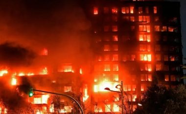 Të paktën katër të vdekur dhe 19 të zhdukur pas djegies së një ndërtese në Spanjë